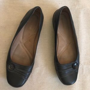 Naturalizer Flats